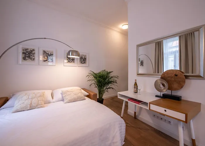 Modern Downtown - Renovated, On Ideal Location Apartment