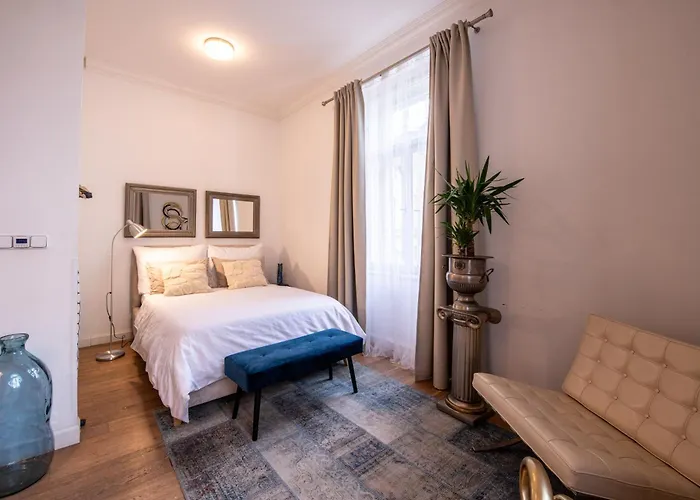 Modern Downtown - Renovated, On Ideal Location
