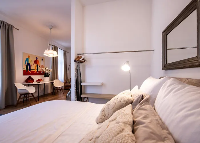 Modern Downtown - Renovated, On Ideal Location