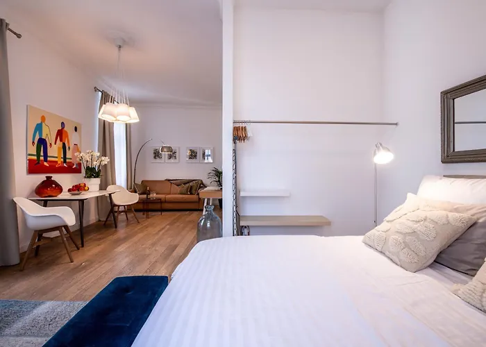 Apartment Modern Downtown - Renovated, On Ideal Location *
