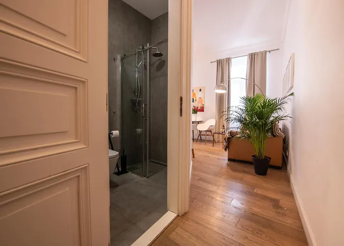 Modern Downtown - Renovated, On Ideal Location Apartment