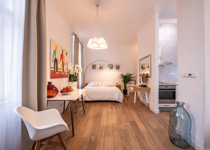 Modern Downtown - Renovated, On Ideal Location Apartment