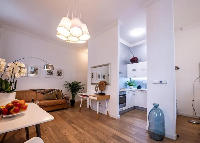 Modern Downtown - Renovated, On Ideal Location Apartment *