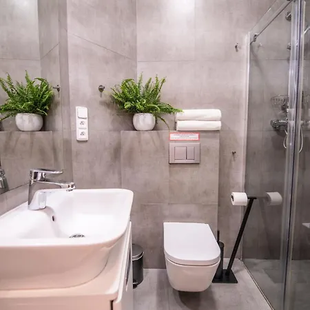 Modern Downtown - Renovated, On Ideal Location *
