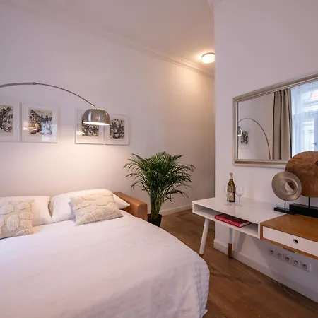 Modern Downtown - Renovated, On Ideal Location Lägenhet