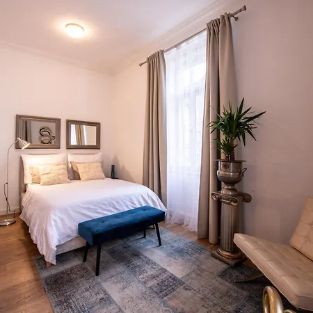 Modern Downtown - Renovated, On Ideal Location