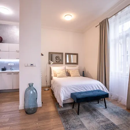 Modern Downtown - Renovated, On Ideal Location
