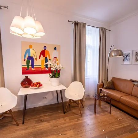 Modern Downtown - Renovated, On Ideal Location Lägenhet