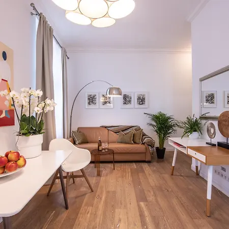 Modern Downtown - Renovated, On Ideal Location Lägenhet *
