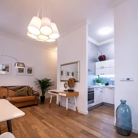 Modern Downtown - Renovated, On Ideal Location Lägenhet *