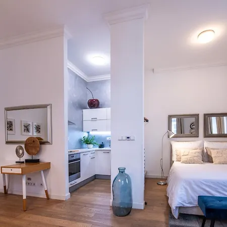 아파트 Modern Downtown - Renovated, On Ideal Location 프라하