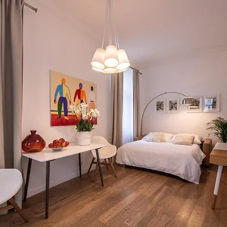 아파트 Modern Downtown - Renovated, On Ideal Location