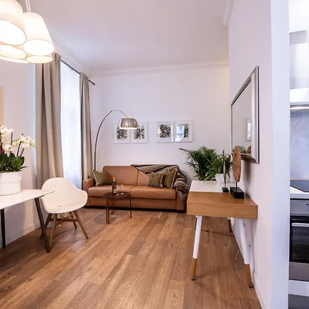 Modern Downtown - Renovated, On Ideal Location 아파트