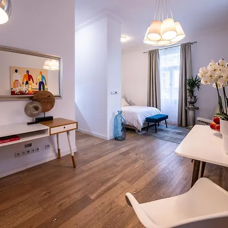 아파트 Modern Downtown - Renovated, On Ideal Location