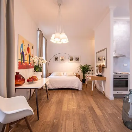 Modern Downtown - Renovated, On Ideal Location 아파트