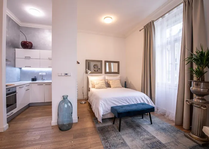 Modern Downtown - Renovated, On Ideal Location