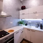 Modern Downtown - Renovated, On Ideal Location 公寓