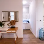 Modern Downtown - Renovated, On Ideal Location 公寓