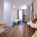 Modern Downtown - Renovated, On Ideal Location 公寓 *