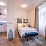 Modern Downtown - Renovated, On Ideal Location