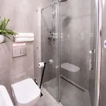 Modern Downtown - Renovated, On Ideal Location *