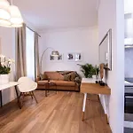 Modern Downtown - Renovated, On Ideal Location 公寓
